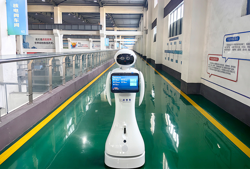 【科梦奇】迎宾机器人小鱼二代：七台落地苏盐阀门机械公司，智能服务焕新工业接待